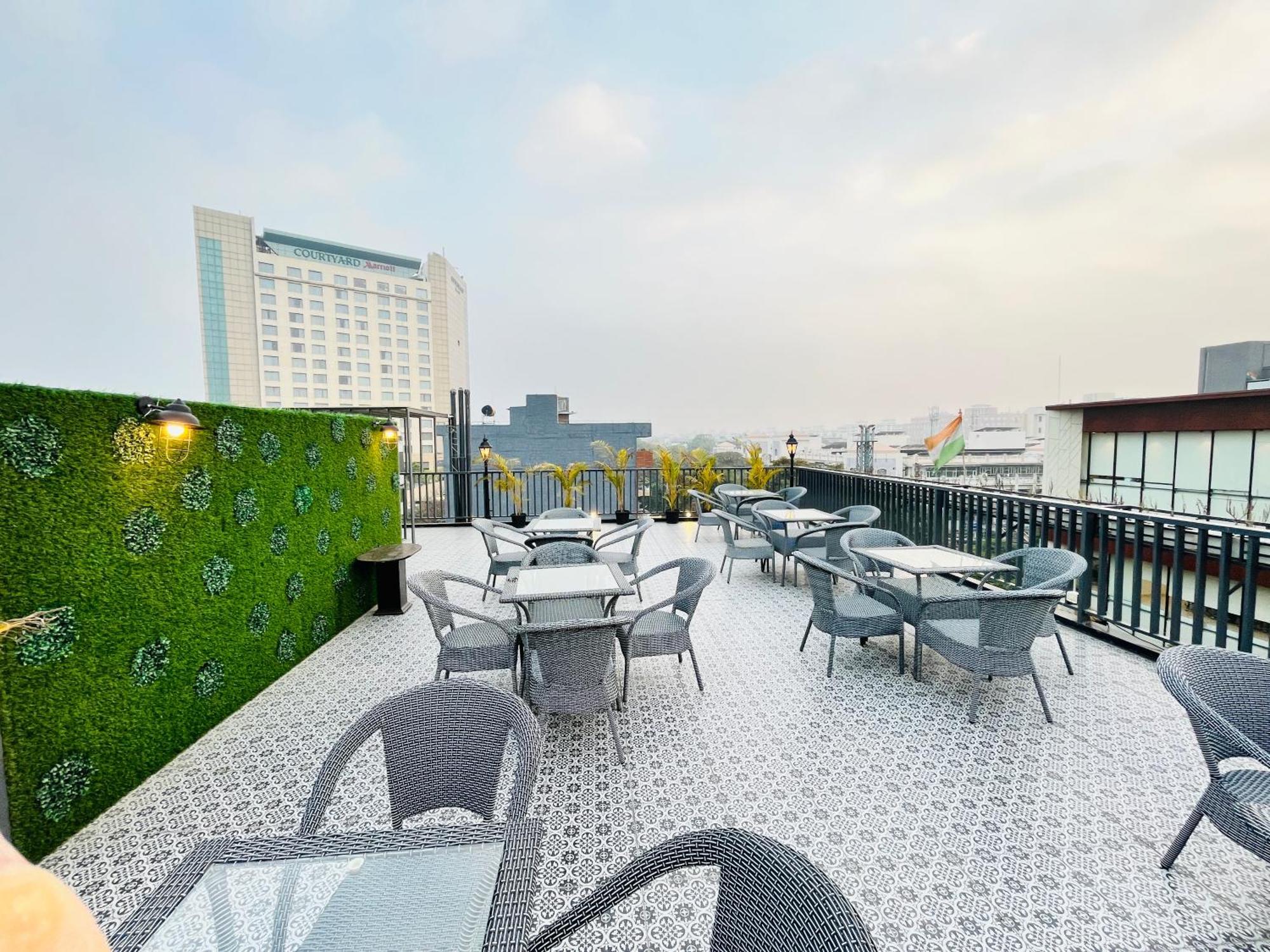Hotel South Ex Residency - South Ex Near Aiims Delhi - Couple Friendly New Delhi Eksteriør billede